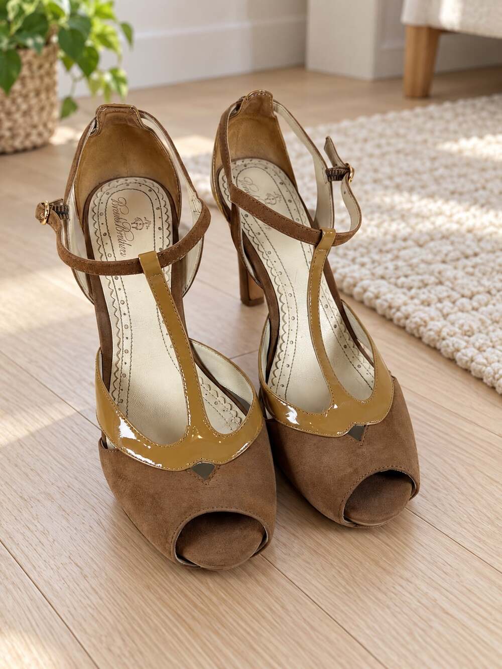 Brooks Brothers Women’s Brown Suede Patent T-Strap Peep Toe Heels Size 7